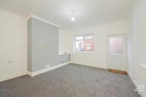 3 bedroom terraced house to rent, Heath Street, Warrington WA3