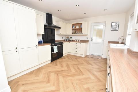 4 bedroom detached house to rent, Kentisbeare, Cullompton