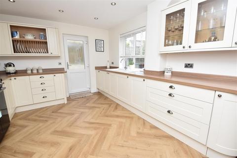 4 bedroom detached house to rent, Kentisbeare, Cullompton
