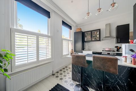2 bedroom flat for sale, Poplar Road, Shalford, Guildford, GU4