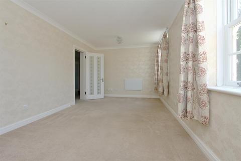 1 bedroom flat to rent, The Close, Salisbury