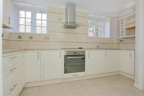 1 bedroom flat to rent, The Close, Salisbury