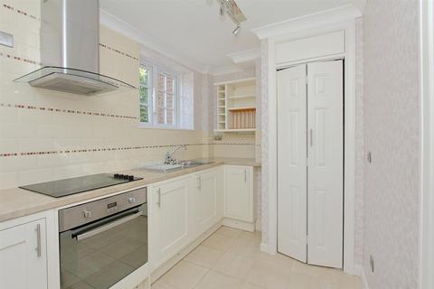 1 bedroom flat to rent, The Close, Salisbury