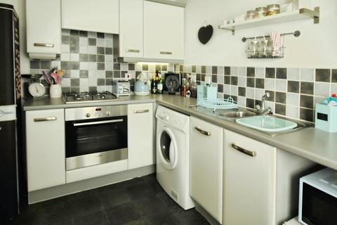 3 bedroom end of terrace house to rent, Darwin Crescent, Leicestershire LE11