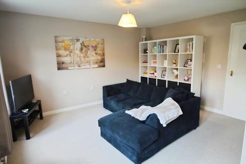 3 bedroom end of terrace house to rent, Darwin Crescent, Leicestershire LE11