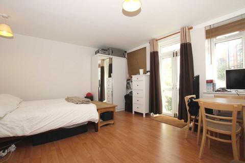 Studio to rent, Donegal Street, London N1