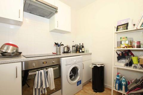 Studio to rent, Donegal Street, London N1