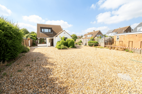 4 bedroom detached house for sale, Castles Close, Stotfold, Hitchin, SG5