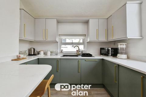 3 bedroom flat for sale, High Street, Rhymney, Tredegar