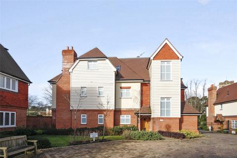 2 bedroom flat to rent, Rouse Close, Weybridge, KT13