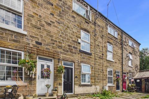 3 bedroom terraced house for sale, Halls Court, Pontefract WF7