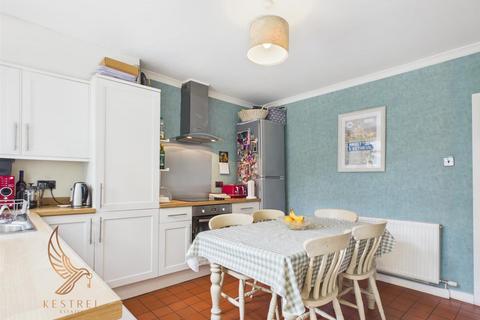 3 bedroom terraced house for sale, Halls Court, Pontefract WF7