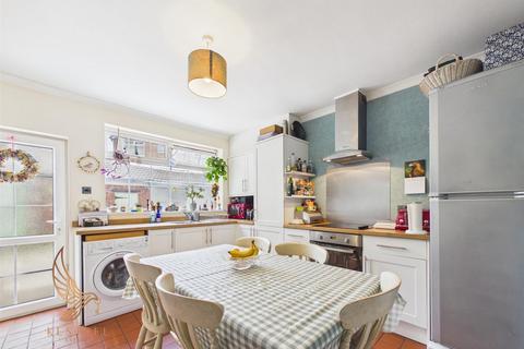 3 bedroom terraced house for sale, Halls Court, Pontefract WF7