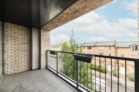 2 bedroom flat to rent, Grove Street, London SE8