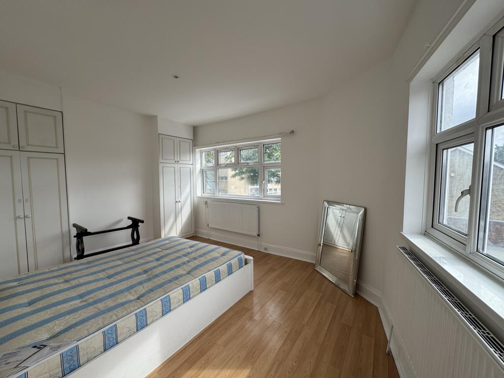 Apartment in London - View 3