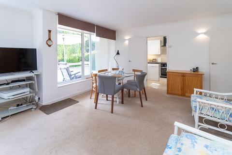 2 bedroom flat for sale, Stonegrove, Edgware, HA8