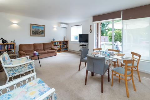 2 bedroom flat for sale, Stonegrove, Edgware, HA8