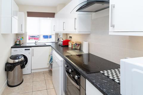 2 bedroom flat for sale, Stonegrove, Edgware, HA8