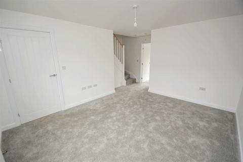 3 bedroom semi-detached house to rent, Wightman Avenue, Macclesfield