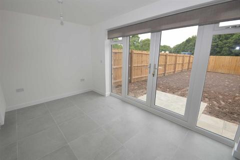 3 bedroom semi-detached house to rent, Wightman Avenue, Macclesfield