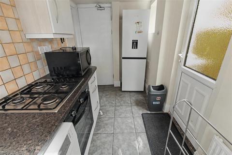 3 bedroom house to rent, Salisbury Street, Beeston, Nottingham