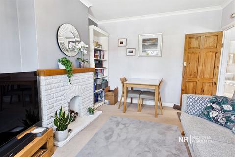 2 bedroom maisonette for sale, West Ewell KT19