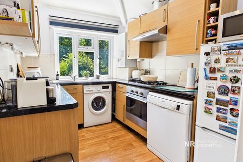 2 bedroom maisonette for sale, West Ewell KT19