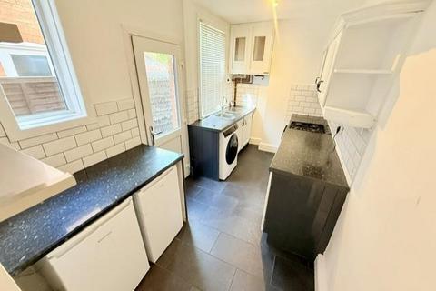 2 bedroom house to rent, Dean Road, Birmingham