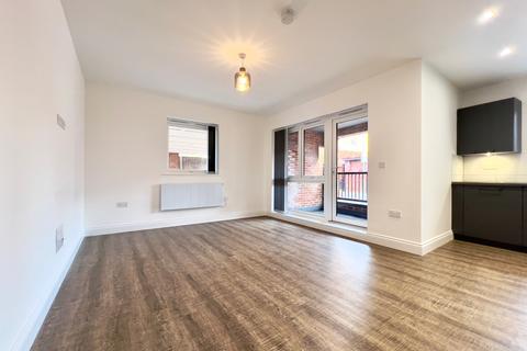 2 bedroom flat to rent, Riverside Close, Romford RM1