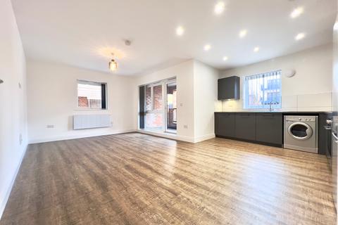 2 bedroom flat to rent, Riverside Close, Romford RM1