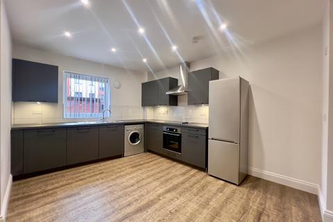 2 bedroom flat to rent, Riverside Close, Romford RM1