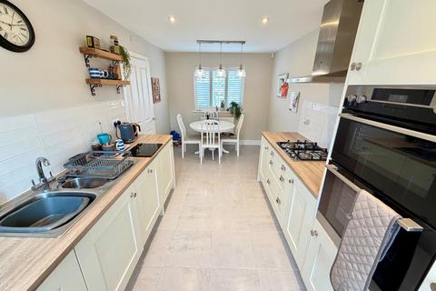 3 bedroom detached house to rent, Roundhouse Way, Loughborough, LE12