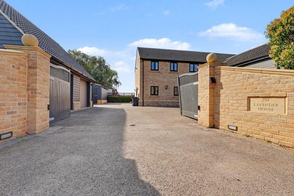Detached house exterior, driveway