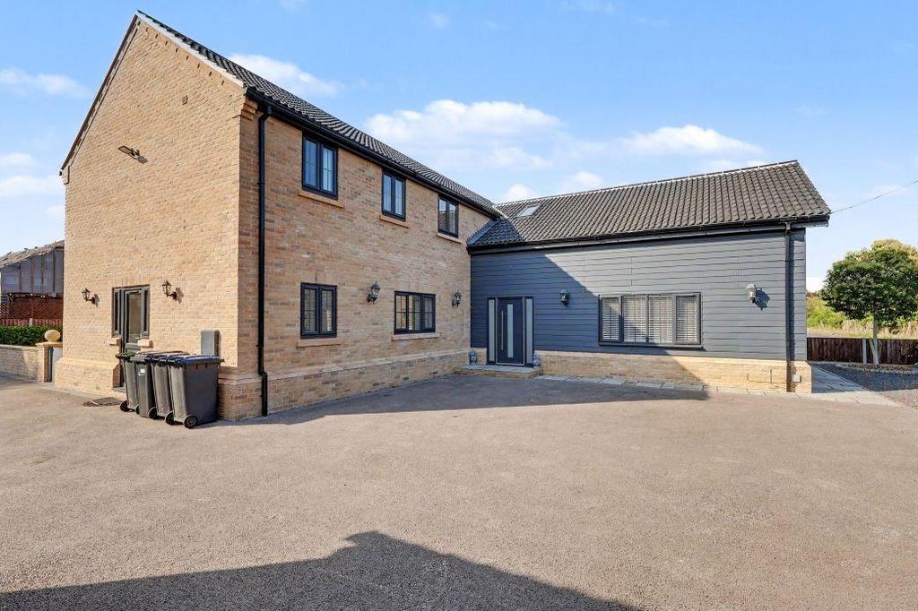 Detached house exterior, driveway