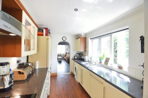 2 bedroom semi-detached house to rent, Molesey Road, Hersham, KT12