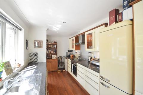 2 bedroom semi-detached house to rent, Molesey Road, Hersham, KT12