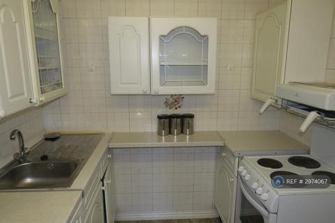 2 bedroom flat to rent, Pennhouse Avenue, Wolverhampton, WV4