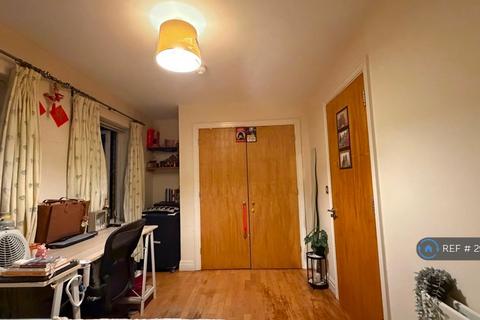 1 bedroom in a house share to rent, Island Gardens, London, E14