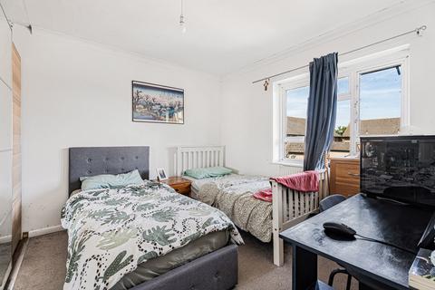 undefined, Buttercup Square, Stanwell, Staines-upon-Thames, Surrey, TW19