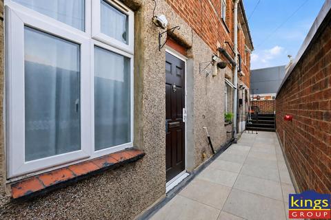 3 bedroom maisonette for sale, Billet Road, London