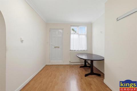 3 bedroom maisonette for sale, Billet Road, London