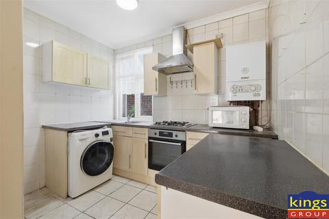 3 bedroom maisonette for sale, Billet Road, London