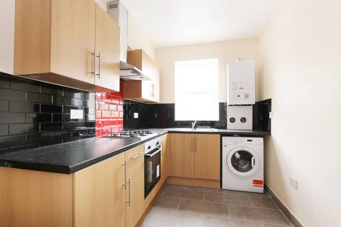 3 bedroom flat to rent, Greenford Road, Greenford, UB6