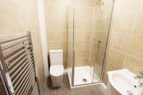 3 bedroom flat to rent, Greenford Road, Greenford, UB6