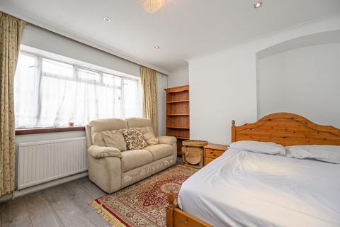 4 bedroom semi-detached house to rent, Westcroft Way, Cricklewood, London, NW2
