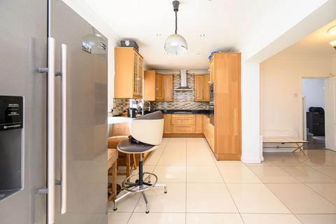 4 bedroom semi-detached house to rent, Westcroft Way, Cricklewood, London, NW2