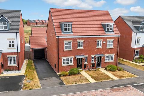 4 bedroom semi-detached house for sale, Stag Drive, Nottingham NG14