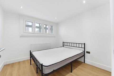 2 bedroom flat to rent, Admiral Rodney House Church Street, Walton On Thems Surrey, KT12