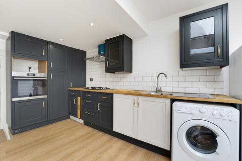 2 bedroom flat to rent, Admiral Rodney House Church Street, Walton On Thems Surrey, KT12