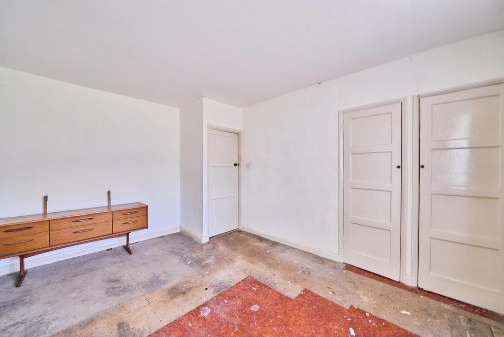 Walk-in wardrobe